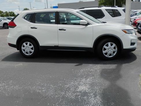 Used 2017 Nissan Rogue S FWD image 2