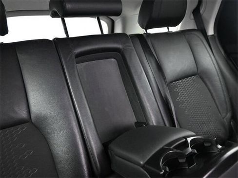 Used 2017 Land Rover Discovery Sport SE image 17