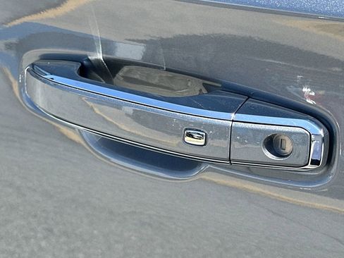 New 2025 Chevrolet Suburban Premier image 36