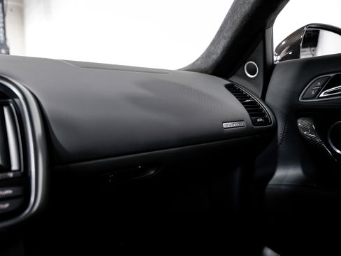 Used 2010 Audi R8 V10 image 16