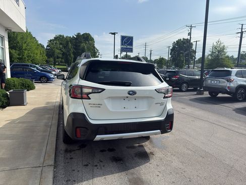 Used 2022 Subaru Outback Limited XT AWD/4WD image 4