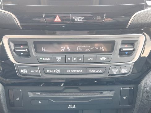 Used 2021 Honda Pilot Touring image 19