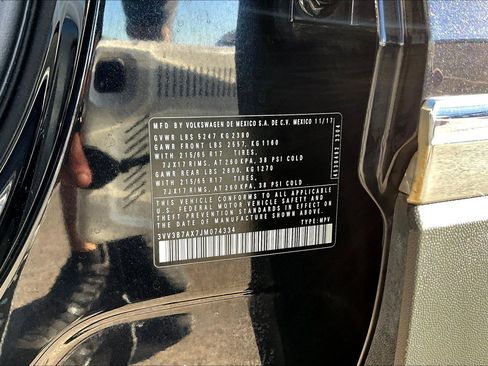 Used 2018 Volkswagen Tiguan SE image 33