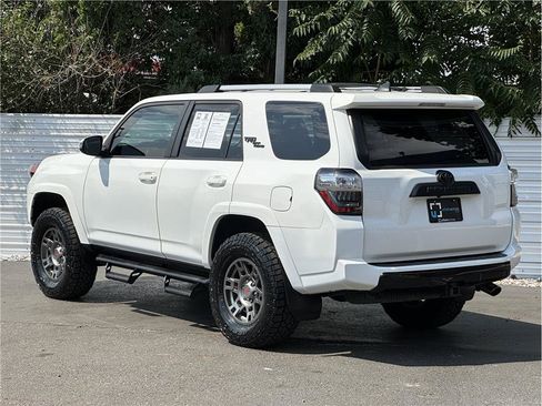 Used 2018 Toyota 4Runner TRD Off-Road Premium w/ TRD Performance Package AWD/4WD image 12