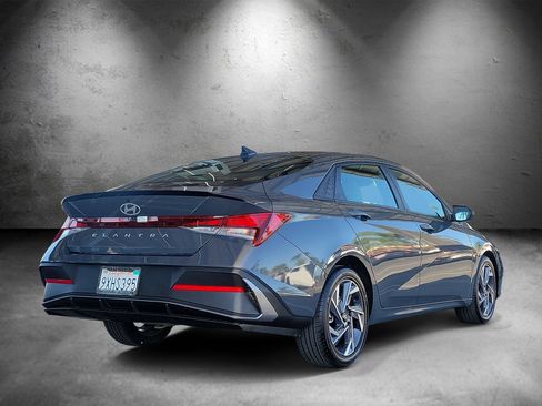 Certified 2025 Hyundai Elantra Sport FWD image 3