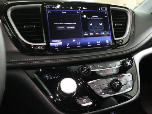 New 2026 Chrysler Pacifica Select image 24