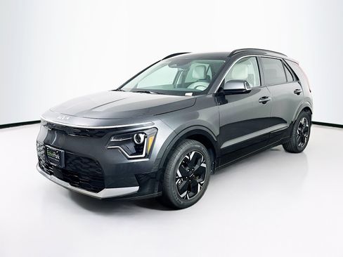 Used 2023 Kia Niro Wind w/ Wind Preserve Package FWD image 3