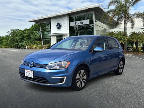 Used 2016 Volkswagen e-Golf SE image 1