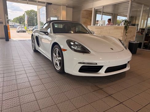 Used 2018 Porsche 718 Boxster RWD image 1