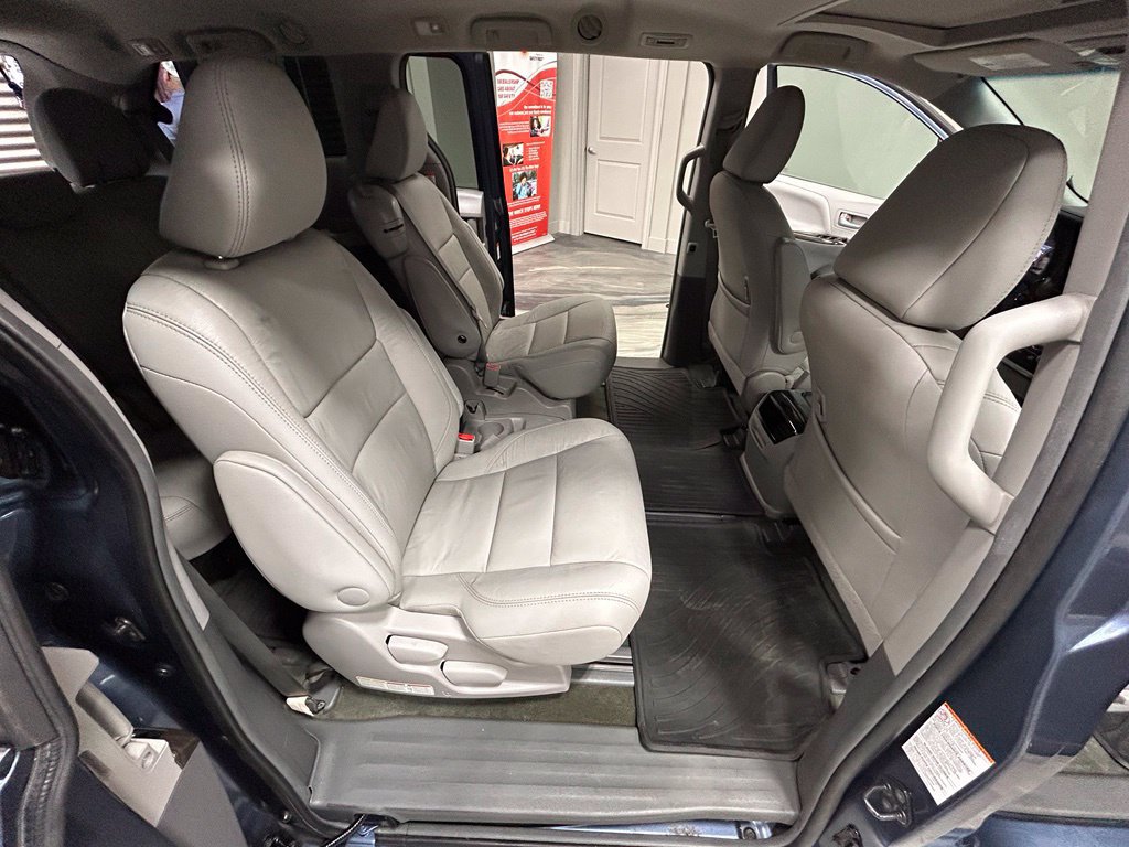 Used 2015 Toyota Sienna XLE FWD image 45