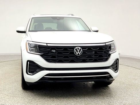 Used 2024 Volkswagen Atlas SEL Premium R-Line image 2