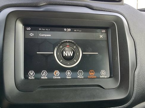 Used 2018 Jeep Renegade Altitude w/ Popular Equipment Group FWD image 18