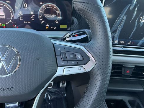 New 2026 Volkswagen Tiguan SE R-Line image 17