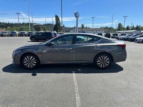 Used 2025 Nissan Altima 2.5 SV FWD image 5