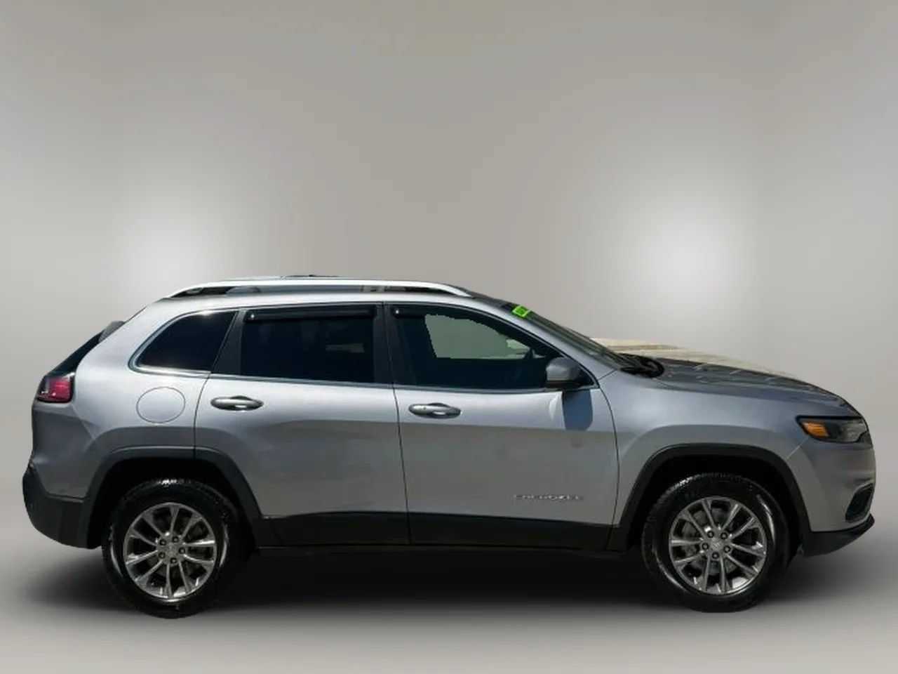 Used 2019 Jeep Cherokee Latitude Plus w/ Cold Weather Group AWD/4WD image 7