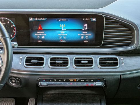 Used 2021 Mercedes-Benz GLS 450 4MATIC image 17