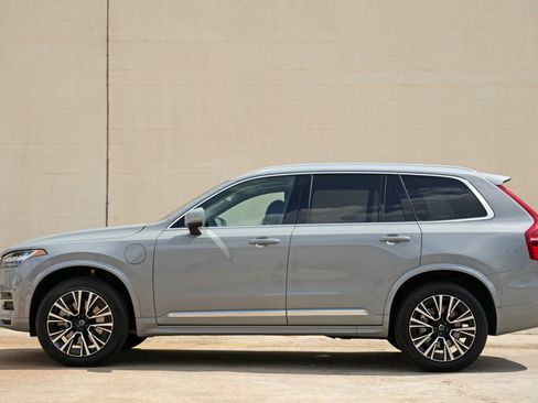 Used 2025 Volvo XC90 T8 Plus w/ Protection Package Premier AWD/4WD image 9