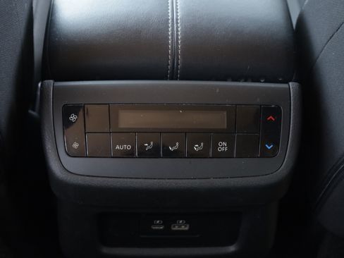 Used 2024 Nissan Pathfinder SV FWD image 11