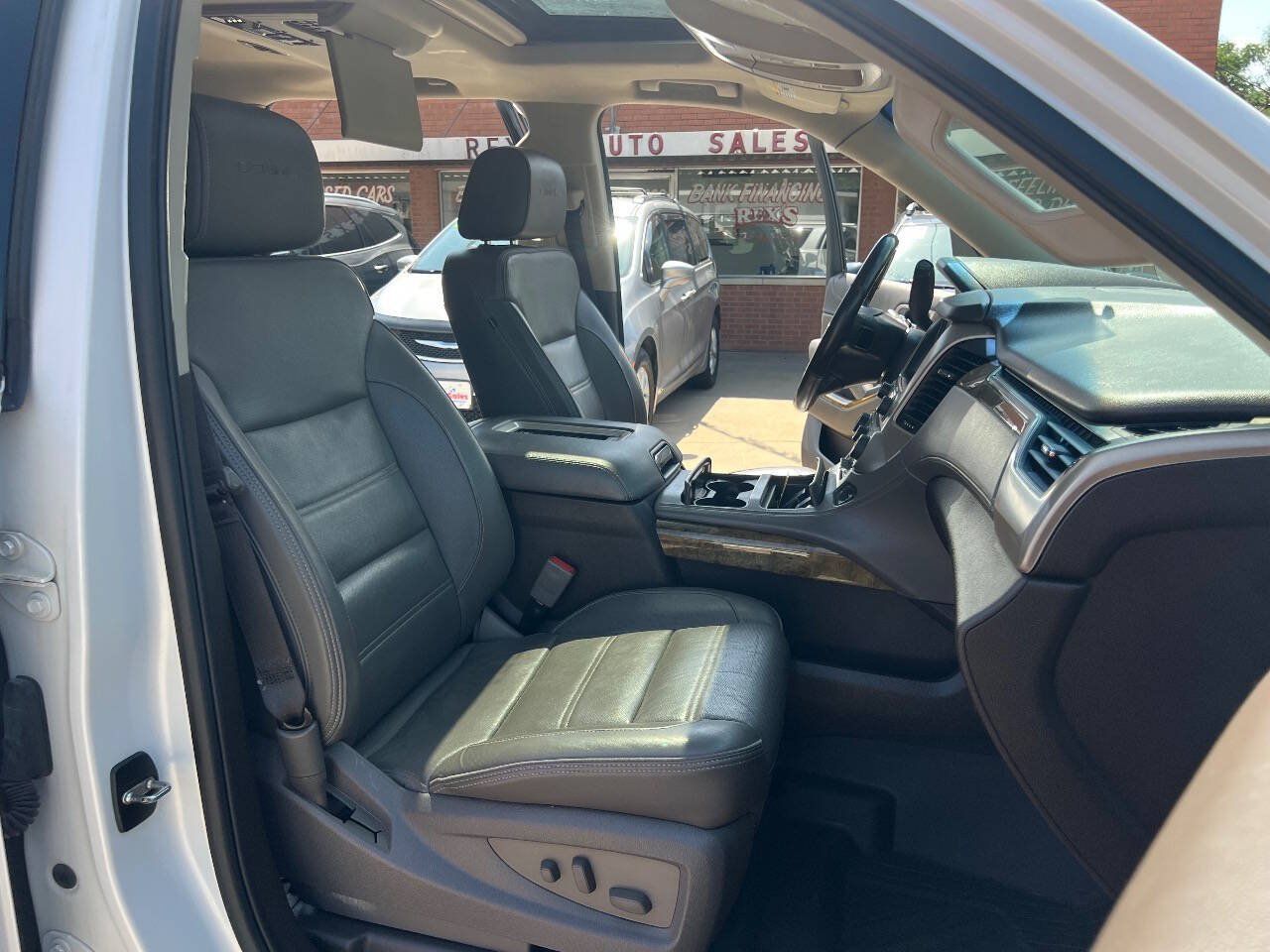 Used 2017 GMC Yukon Denali w/ Open Road Package AWD/4WD image 19
