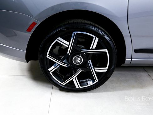 Used 2026 Rolls-Royce Cullinan Black Badge image 38