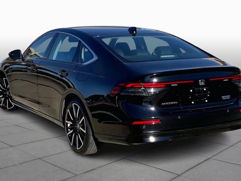 Used 2023 Honda Accord Touring image 11