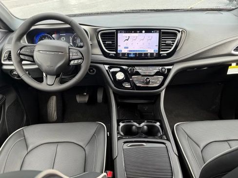 New 2027 Chrysler Pacifica Limited AWD/4WD image 35