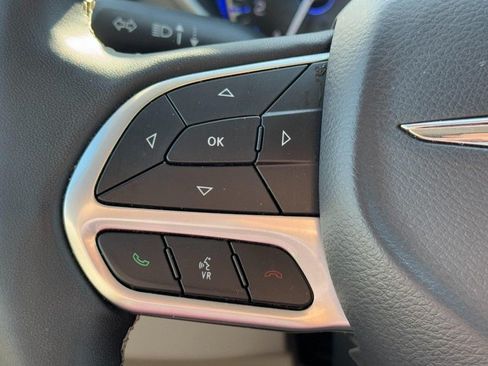 Used 2024 Chrysler Pacifica Touring-L FWD image 21