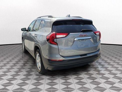 Used 2024 GMC Terrain SLE w/ Driver Convenience Package FWD image 4