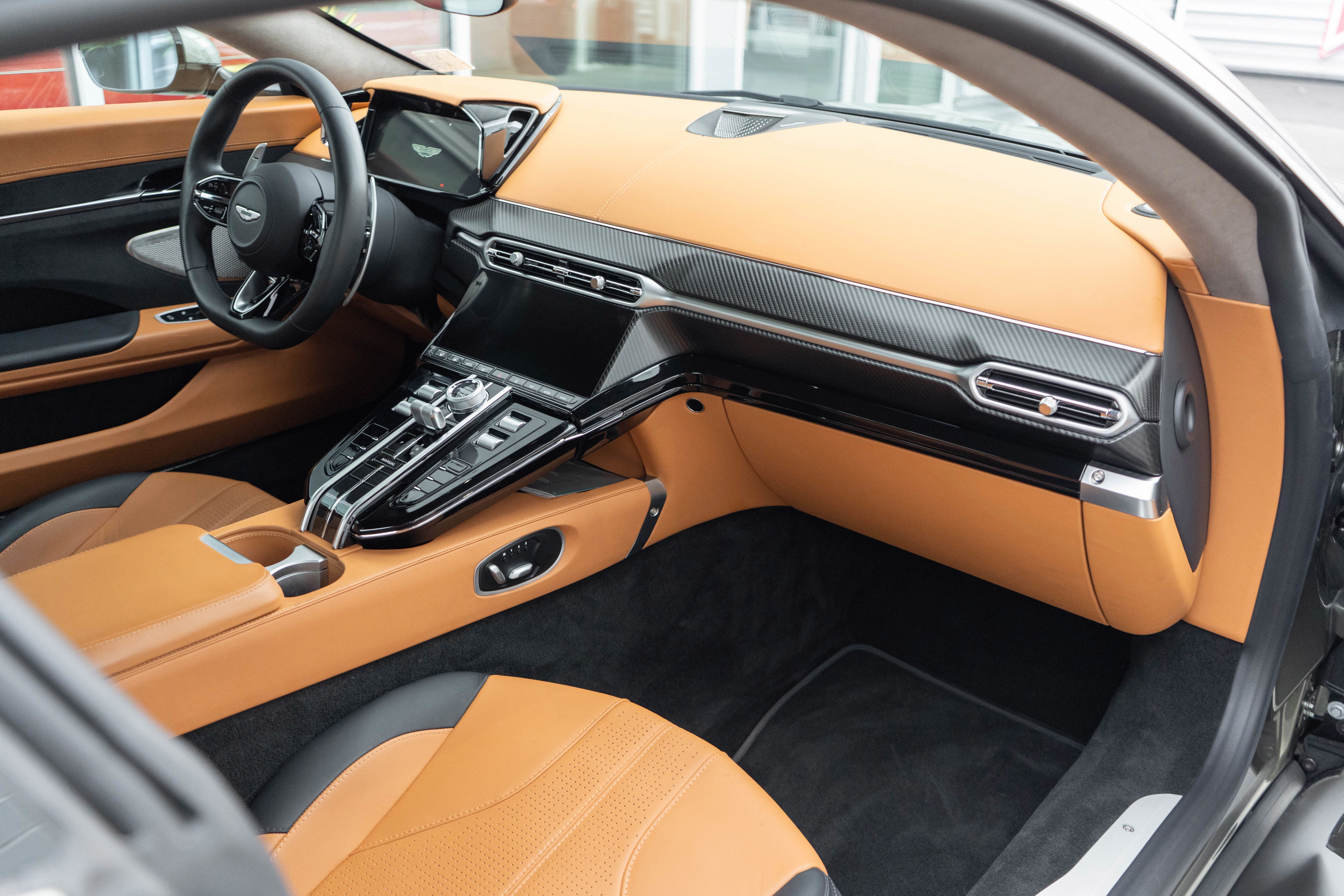 Used 2025 Aston Martin V8 Vantage Coupe RWD image 21