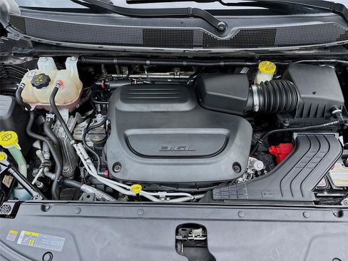 Used 2023 Chrysler Pacifica Touring-L FWD image 31