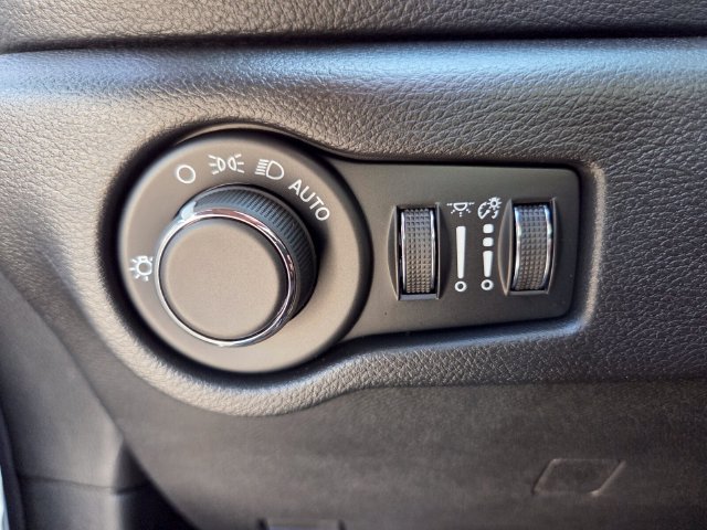 New 2027 Chrysler Pacifica Select FWD image 23