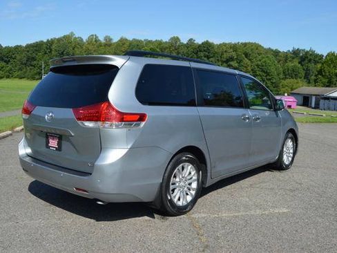 Used 2011 Toyota Sienna XLE w/ XLE Navigation Pkg FWD image 9