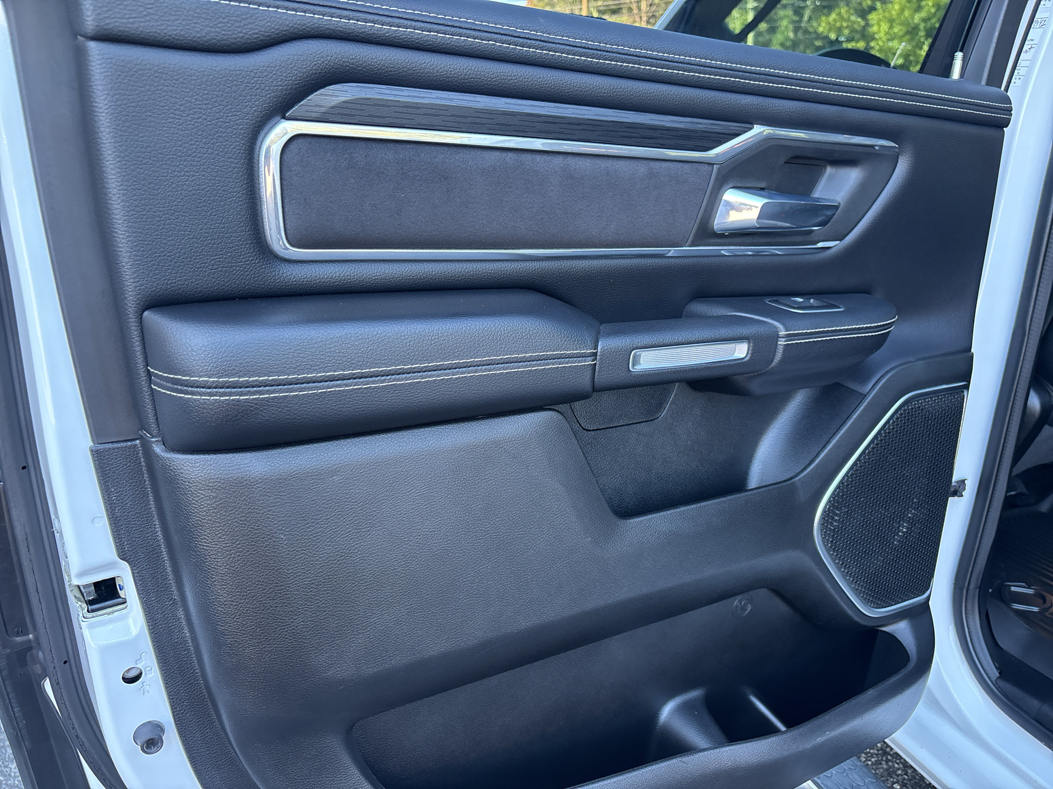 Used 2023 RAM 1500 Laramie AWD/4WD image 21