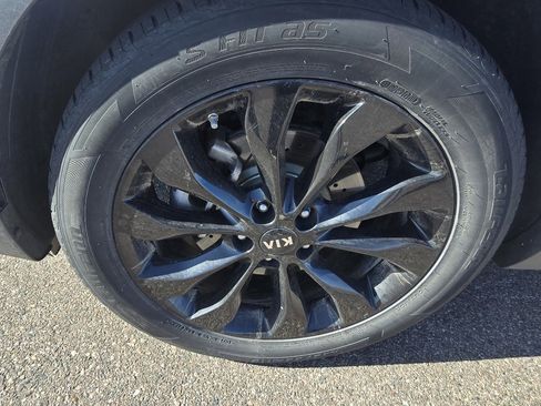 Used 2019 Kia Sorento S image 9