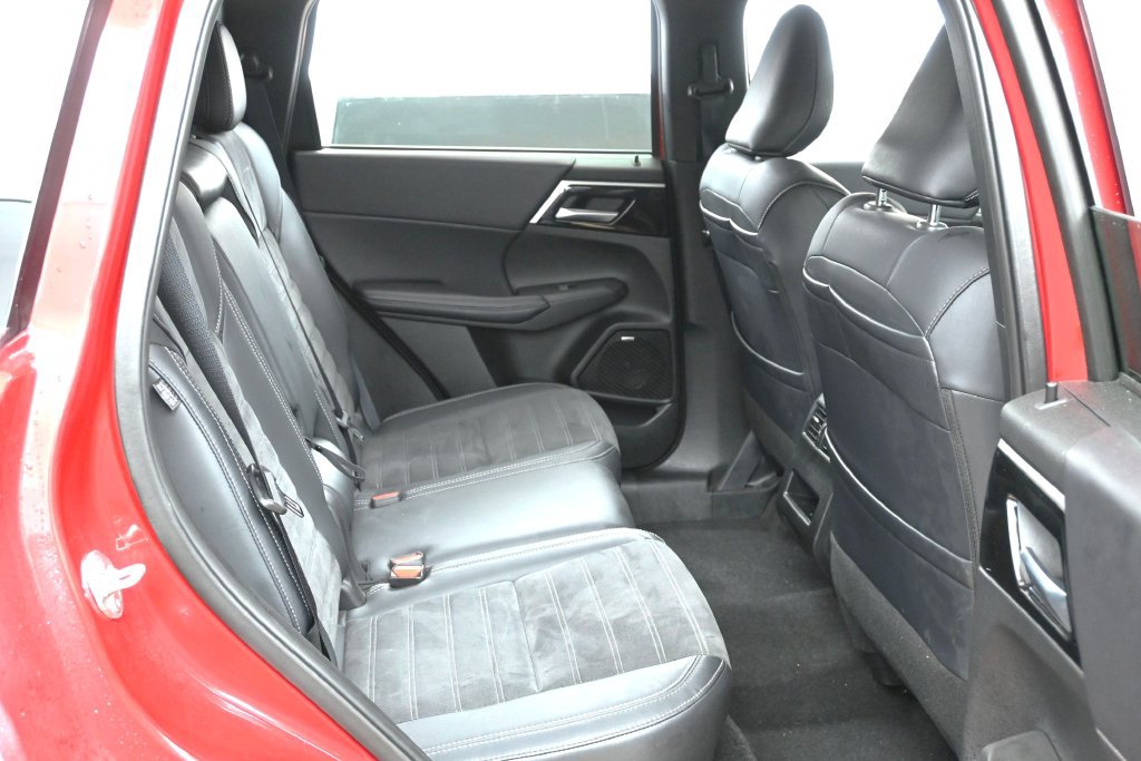 Used 2025 Mitsubishi Outlander SE AWD/4WD image 16