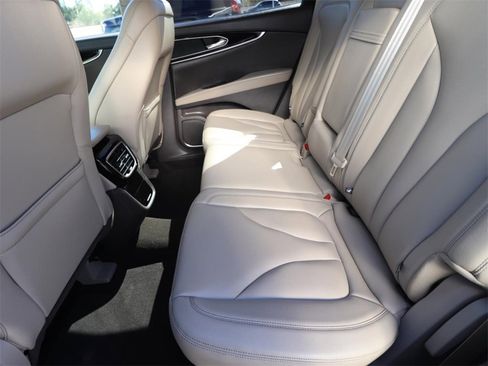 Used 2022 Lincoln Nautilus FWD w/ Premium Package image 6