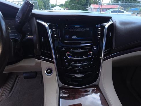 Used 2015 Cadillac Escalade Luxury RWD image 22