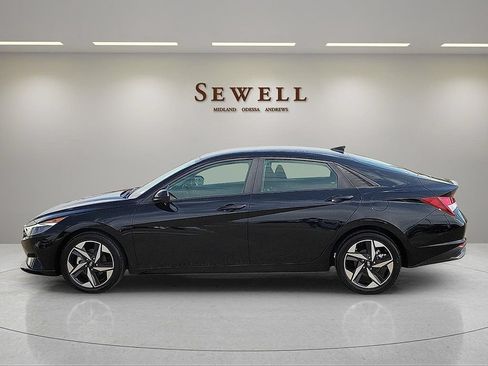 Used 2023 Hyundai Elantra SEL w/ Convenience Package FWD image 2