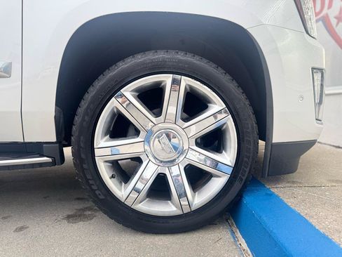 Used 2017 Cadillac Escalade Luxury AWD/4WD image 37