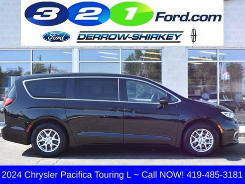 Used 2024 Chrysler Pacifica Touring-L FWD image 2