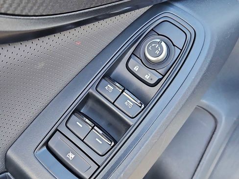 Used 2022 Subaru Crosstrek 2.5i Sport w/ Moonroof Package image 17