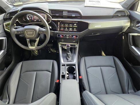 New 2025 Audi Q3 2.0T Premium image 11