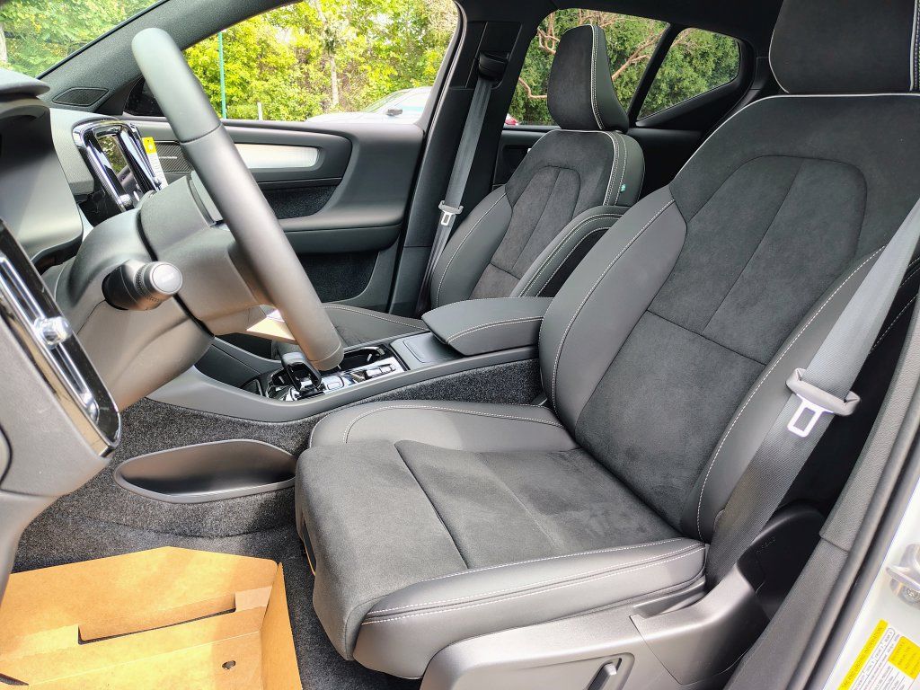 New 2026 Volvo XC40 B5 Ultra w/ Climate Package AWD/4WD image 14