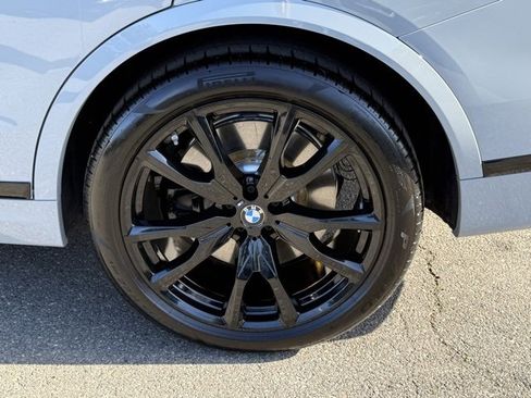 Used 2025 BMW X7 M60i image 21