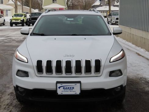 Used 2018 Jeep Cherokee Latitude w/ Comfort & Convenience Group image 10