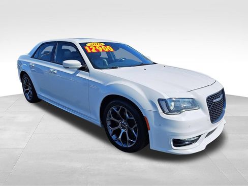Used 2018 Chrysler 300 S w/ 300S Premium Group RWD image 7