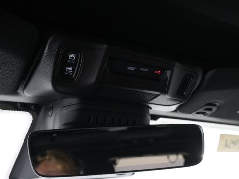 Used 2025 Jeep Wrangler Unlimited Sahara AWD/4WD image 11