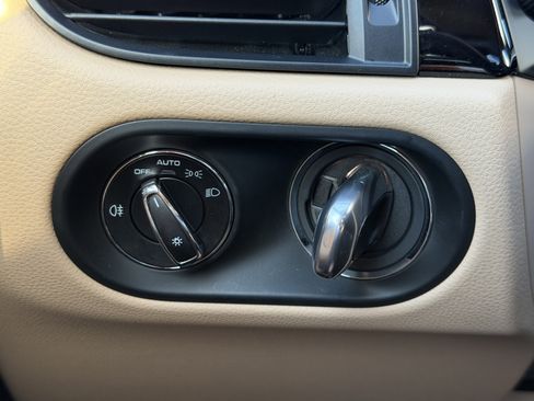 Certified 2022 Porsche Macan image 32