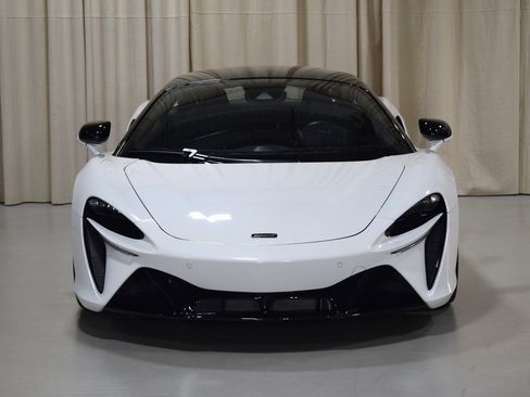 Used 2023 McLaren Artura image 8