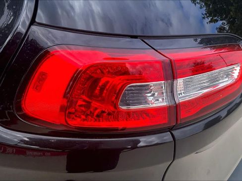Used 2015 Jeep Cherokee Latitude w/ Comfort/Convenience Group FWD image 28